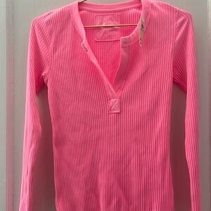 Bright pink ribbed Aerie long sleeved top.